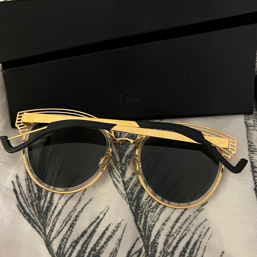 Worn 1x Dior Sunglasses - Picture 4 of 5